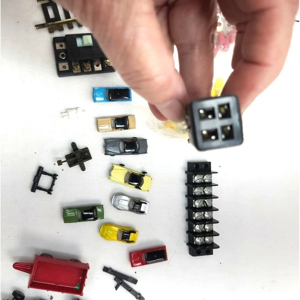 HO Scale Train‎ Accessories As Is Hobby Transformer And Misc Pieces